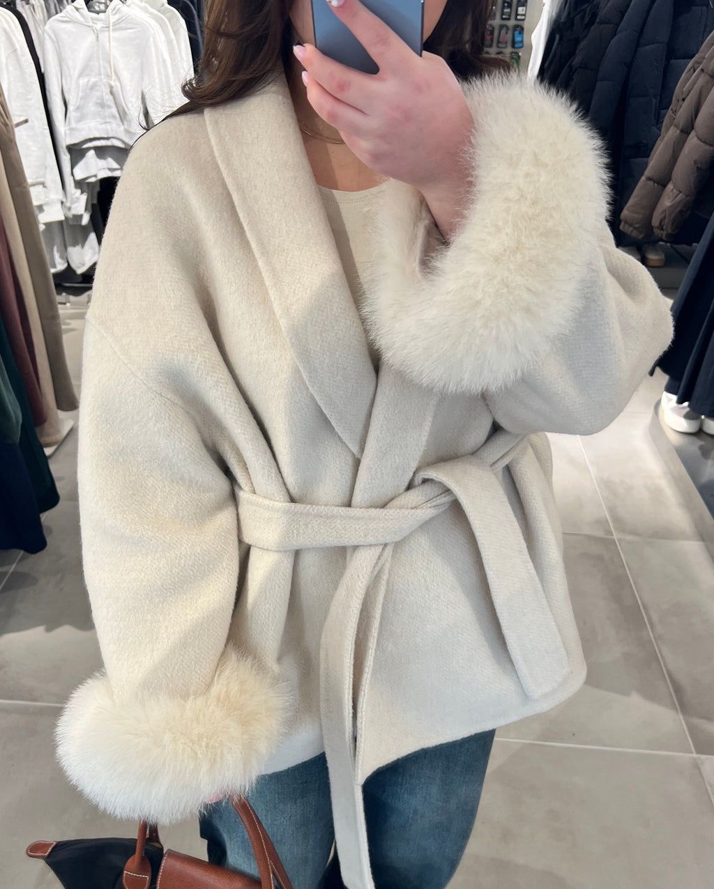 Manteau en laine blanche